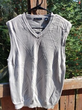 Van Heusen Studio, SizeM, V-Neck Argyle Sweater Vest - Light Taupe